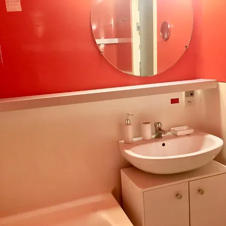 Au Avec Balcon Et Wifi Gratuit Apartment